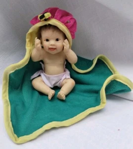 ASHTON DRAKE PICTURE PERFECT MINIATURE RESIN BABY GIRL 4" - Picture 1 of 5