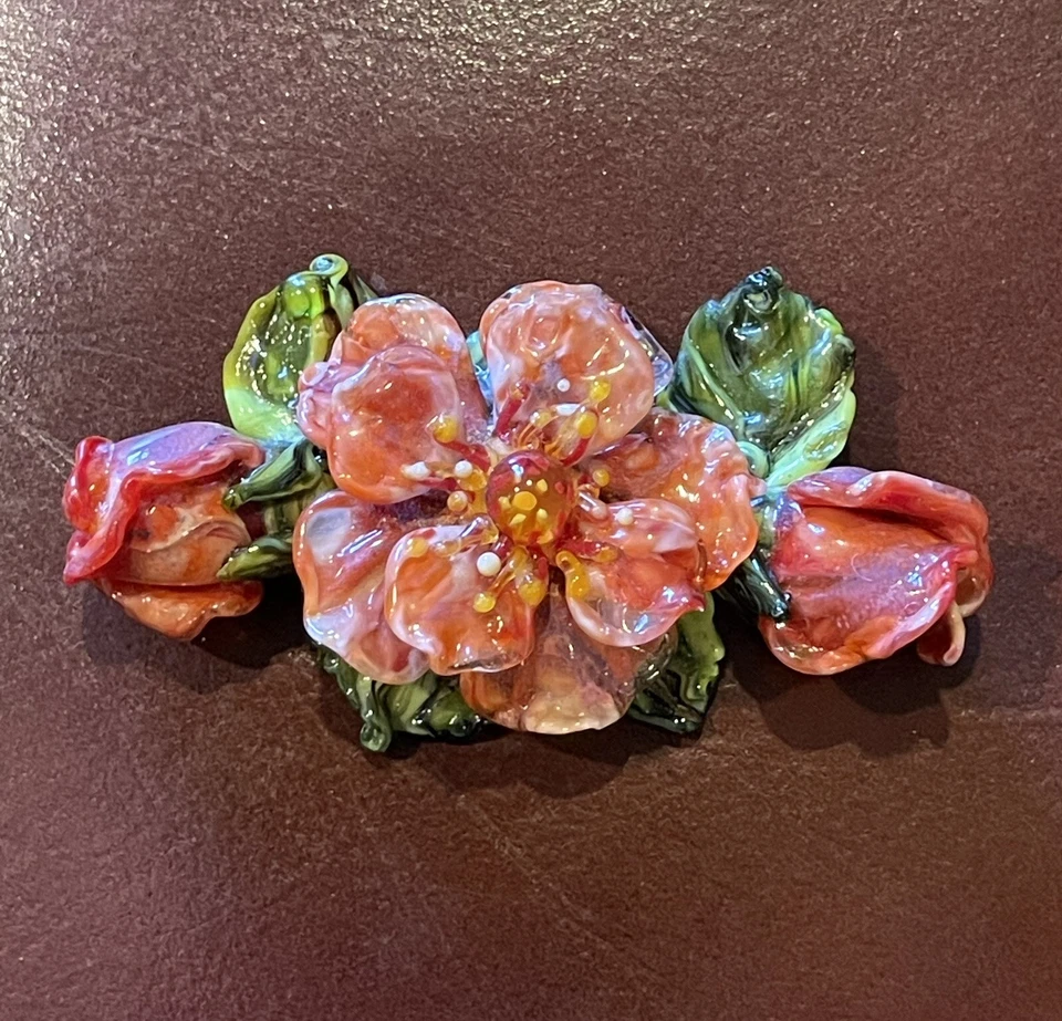 Cuentas de Murano Focal Flor Rosa Patsy Evins con 2 Brotes y Hojas - Hermoso Foto 1 de 4