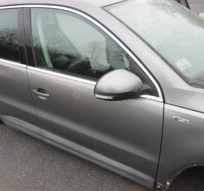 2009-2017 Volkswagen Tiguan Front Door Assembly Passenger Right RH Electric OEM - Image 1 of 3