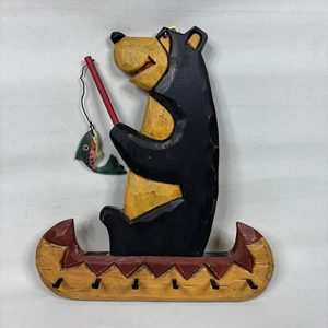 Folkart de madera hecho a mano por Steve Jacobson Oso de pesca Soporte de llave de pared - Imagen 1 de 7