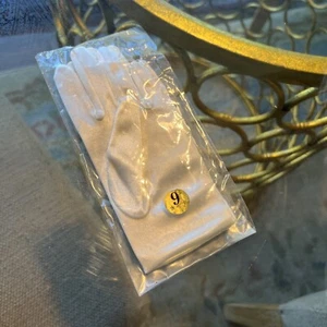 Girls White Satin Dress Party Gloves Size Small - Picture 1 of 4