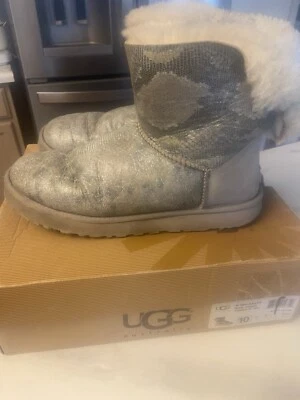 UGG Mini BAILEY Bow Snake Skin Print Beige Sheepskin Reptile BOOTS SZ 10 - Image 1 of 4