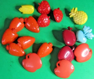 (17) VEGETABLE FRUIT 1/2"-5/8" CORN BEET APPLE MULTI-COLOR NOVELTY BUTTONS-5/1 - Picture 1 of 2