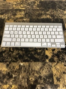 Apple Wireless Keyboard A1314 Bluetooth Aluminum Mac Keyboard - Tested - Picture 1 of 5