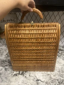 VTG Wicker Rattan Wine Carrier Basket w/ Gold Metal Clasped Handle Holds 3-4 - Picture 1 of 13