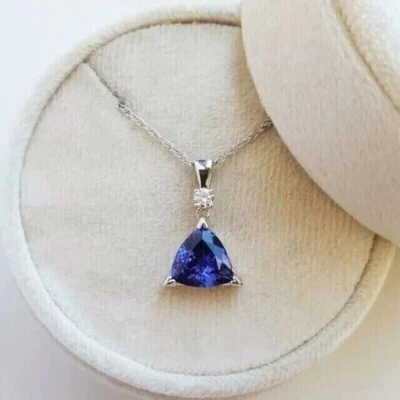 Colgante de cadena de plata de tanzanita azul y diamante simulado de 2 quilates acabado en oro blanco de 14 k Foto 1 de 4