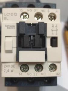 LC1D12BL 24VDC Contattore 3P. Rendimento funz. con AC-3/400 V: 5,5 Kw 25A 1NA/NC - Imagen 1 de 5