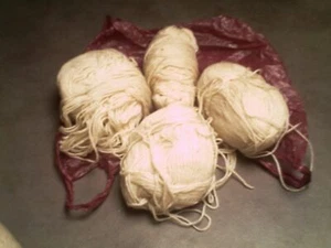 4 Knäuel Wolle - Bruchweiß / Elfenbein Töne - Bild 1 von 4