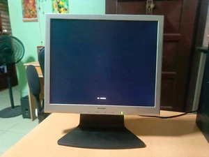 lcd monitor 17 inches - Picture 1 of 10