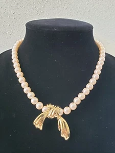 Vintage Richelieu Faux Pearl Pendent Necklace Gold Tone Bow, - Picture 1 of 11