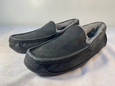 Zapatillas UGG Ascot para hombre negras aisladas de piel de oveja - EE. UU. 9 Foto 1 de 4