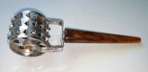 Vtg Langer Rolling Meat Tenderizer w/ Butterscotch Bakelite Handle - Picture 1 of 5