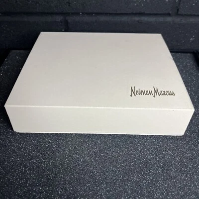 caja regalo neiman marcus Foto 1 de 3