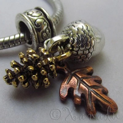 Colgante Otoño Oro Cono de Pino, Bellota de Plata, Hoja de Cobre Dije Europeo Foto 1 de 4