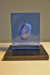 Kosta Boda Bertil Vallien - MODERN ICON - Escultura de cristal lim. Objeto de arte NUEVO - Imagen 1 de 6