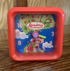 Strawberry Shortcake Mini Clock Bandai SSC 2,5”x2,5” TCFC 2003 *funktioniert* - Bild 1 von 6