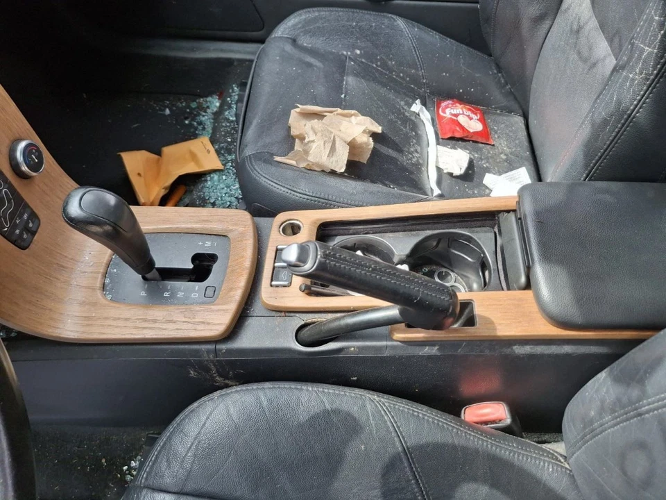 SOLA REPOSABRAZOS DELANTERO SOLO 08-13 VOLVO SERIE 30 3567294 Foto 1 de 1