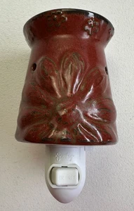 MINI CALENTADOR DE CERA ENCHUFABLE SCENTSY BOHO CHIC FLOR ROJA FLORAL DESCONTINUADO RETIRADO - Imagen 1 de 9