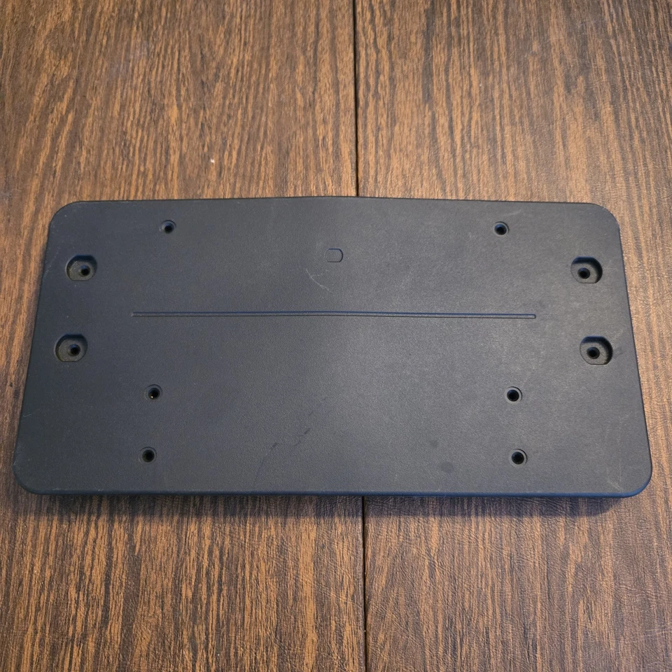 Nuevo soporte de moldura de matrícula delantero OEM Mercedes Benz C63 AMG W205 2015-2018 Foto 1 de 3