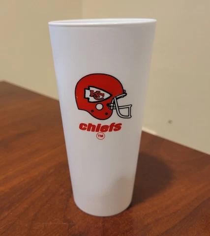 KANSAS CITY CHIEFS  Hard Plastic Cup Tumbler 1982 Vintage  NASCO  Helmet  NFL Cover