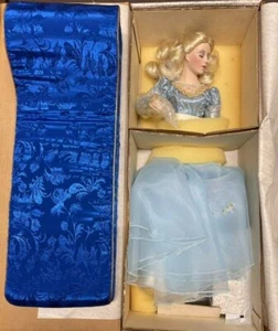 FRANKLIN MINT "Dornröschen" Puppe mit Zertifikat & Bettgröße 19,6 Zoll - Bild 1 von 4