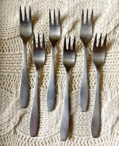 SET of SIX VINTAGE "ONEIDA" STAINLESS STEEL FISH FORKS 1970's - Picture 1 of 2