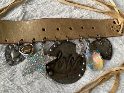 Art by Amy Lot of Love Choker /皮带连体衣/帽子装饰带心形、星星和水晶  — 第 1/4 张图片