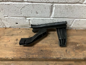 CITROEN C4 PICASSO MK2 REAR DOOR WINDOW GUIDE BRACKET 9675911480 2015 - Picture 1 of 4