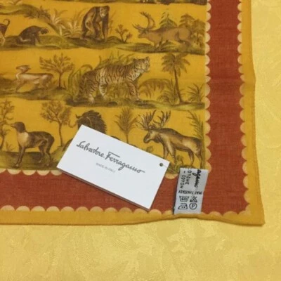 Salvatore Ferragamo Pañuelo Algodón 42cm 16′′ Cuadrado Animal Amarillo Foto 1 de 2