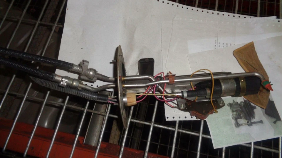 1997-98 FORD E150 FUEL PUMP Assy 8-280 (4.6L) 2-ports  - Image 1 of 1