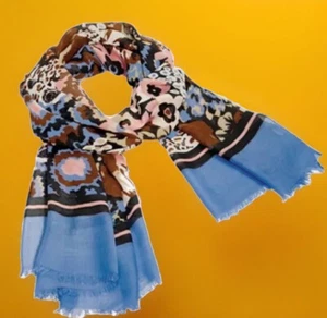 NWOT VERA BRADLEY BLUE SOFT FRINGE SCARF IN MADISON GARDEN BLUSH - Picture 1 of 4