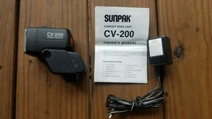 Luz de video compacta Sunpak CV-200 con cargador y manual del propietario - Imagen 1 de 3