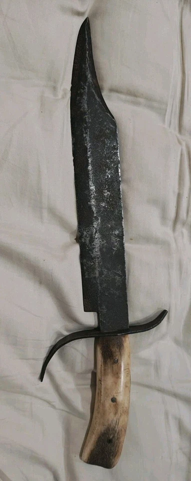 Cuchillo Bowie antiguo con punta de clip con mango de hueso... Foto 1 de 4