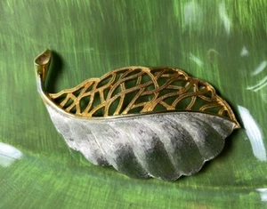 Vintage JJ Jonette Brooch 2 Toned Enamel White Frosted Gold-toned Signed 2.5” - Picture 1 of 15