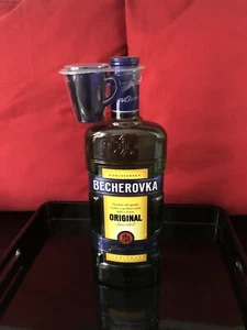 Becherovka Original Mit Becher Neu 38 % Vol. - 0,7l, Aus Nachlass Alt - Bild 1 von 8