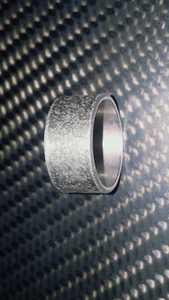 Unisex Ring 12mm Titan mit Hammerschlag bearbeitet, antiseptisch antiallergen - Bild 1 von 12