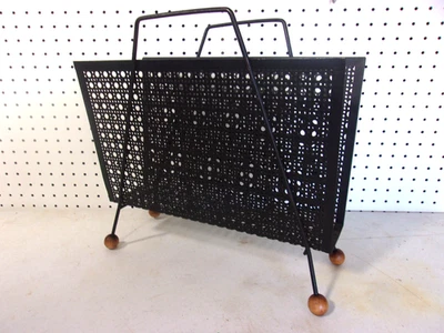 Portaequipajes de metal de malla MCM de colección soporte para álbum de periódicos Foto 1 de 4