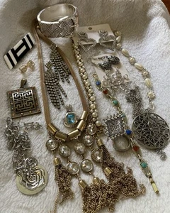17pc Lovely Costume Fashion Jewelry Assortment Wear Flea Mkt Includes Vintage - Picture 1 of 12