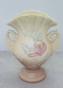 Jarrón abanico mate Hull Pottery Magnolia con patas 6,5" doble mango 1946-1947 rosa - Imagen 1 de 8