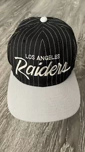Vintage Los Angeles Raiders Sport Spezialitäten Skript Druckknopflasche Nadelstreifenmütze - Bild 1 von 7