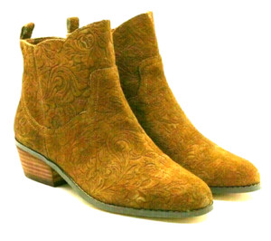 yellow box winter shoes