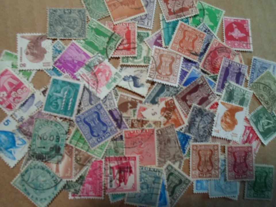 Lote de colección 110 sellos pequeños diferentes de la India Foto 1 de 1