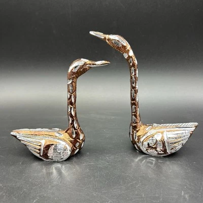 Juego de 2 estatuillas de metal tallado en tono cobre par de cisnes de pájaro del amor metal fundido Foto 1 de 4