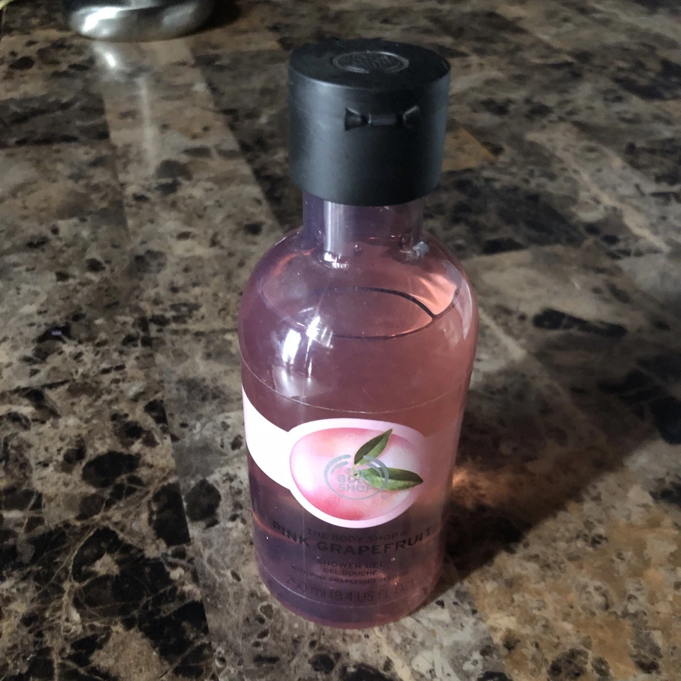 Gel de ducha de pomelo rosa THE BODY SHOP 8,4 OZ Foto 1 de 1