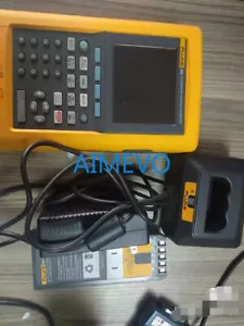 Fluke 744 Documenting Multifunction Process Calibrator - Picture 1 of 5