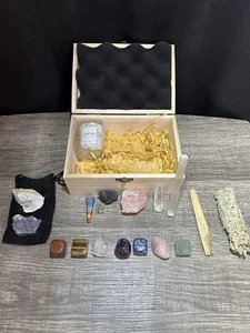 Large Premium Crystals and Healing Stones in Wooden Gift Box With Candle - Picture 1 of 3