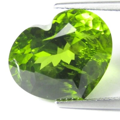 Piedras preciosas sueltas de peridoto verde natural de 13,75 quilates en forma de corazón Foto 1 de 4