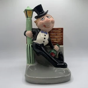 Cenicero de colección para hombre borracho sosteniendo una luz de calle porta cigarros hecho en Japón - Imagen 1 de 8