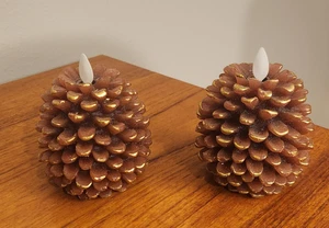 2er Set Luminara flammenlose Tannenzapfen unparfümierte Wachskerzen braun/gold - Bild 1 von 3
