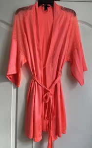Victoria's Secret SATIN KURZER MORGENMANTEL GRÖSSE M/L Neu ohne Etikett - Bild 1 von 10